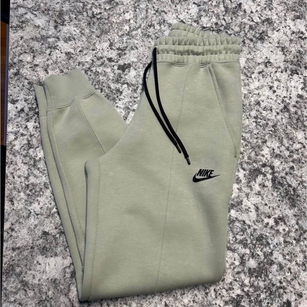 Nike Green Sweatpants Tapered Fleece Joggers